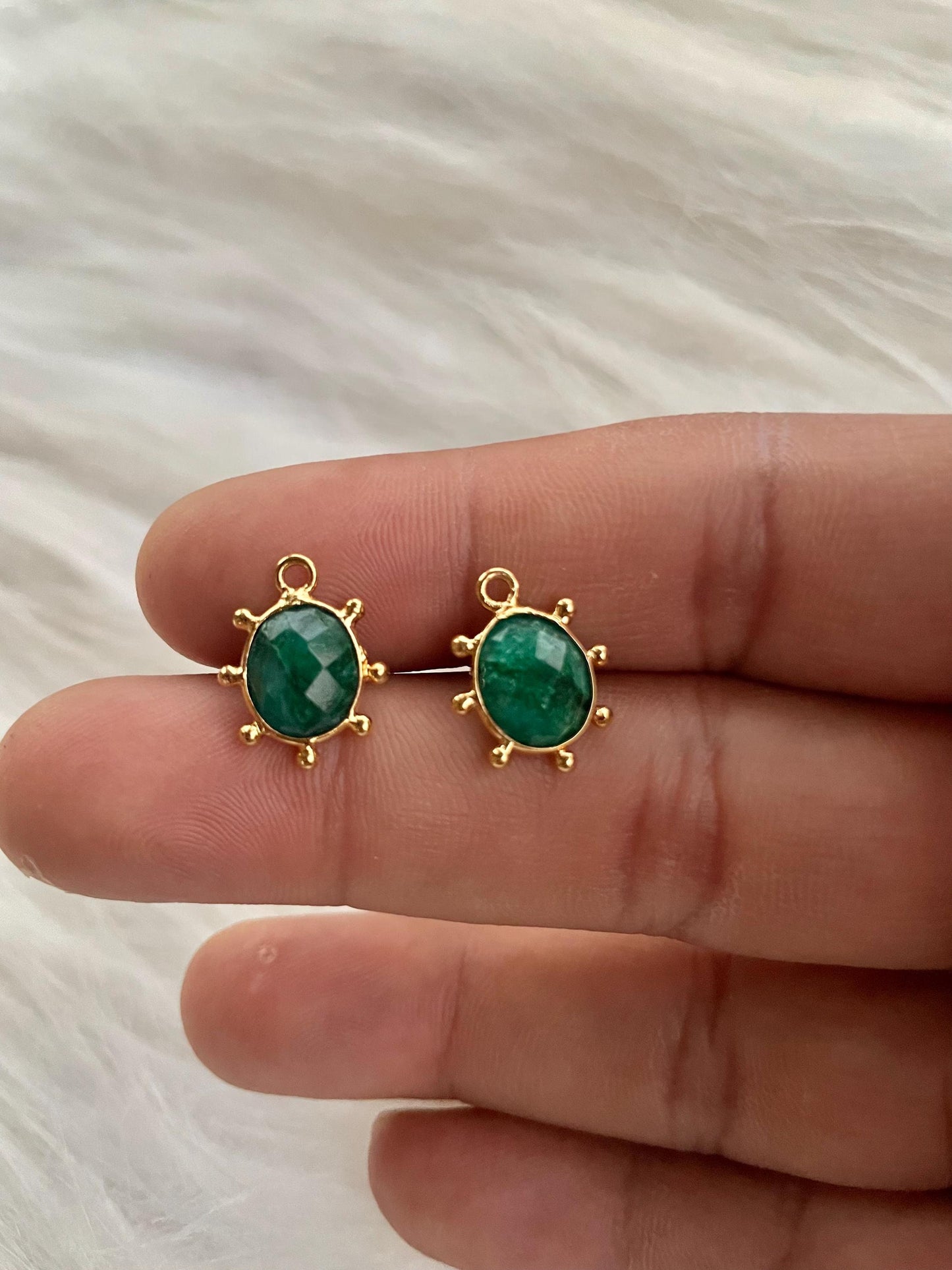 Emerald 10x8mm Bezel Charm Pendant,Oval Shape Gold Plated bezel,Gold Vermeil Bezel,Emerald jewelry making charm,Gold-Filled bezels charms