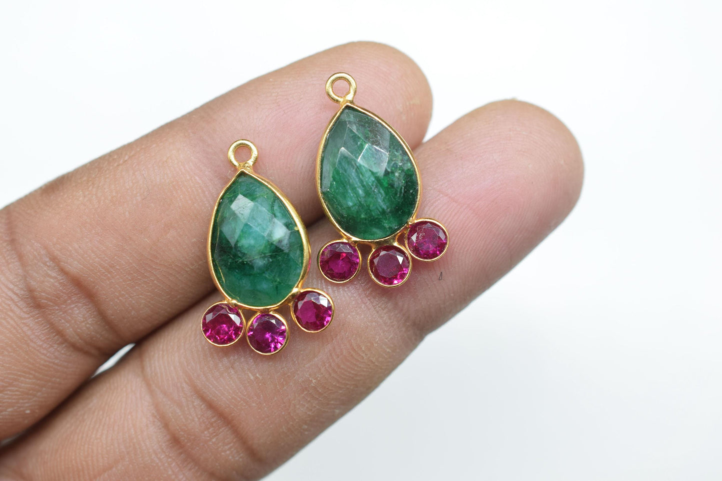 Emerald 10x14mm Pear shape Bezel charms,Emerald Pendant,Green Gemstone connector,Emerald Charms Jewelry,Cubic zirconia Bezel charm,p011
