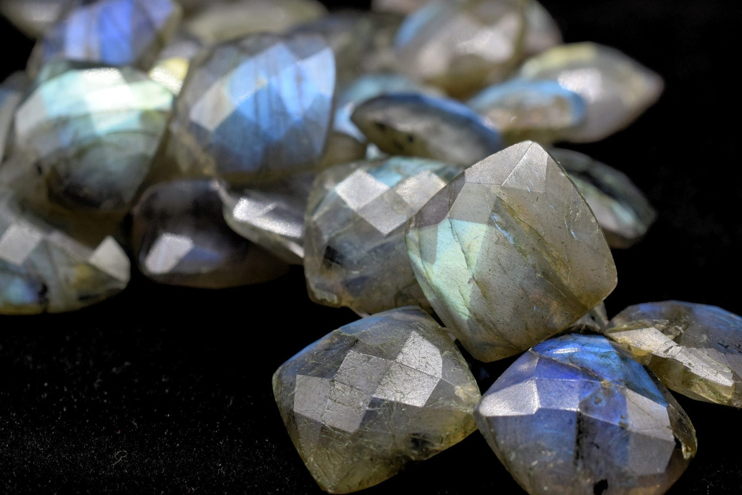 Labradorite Faceted Cushion Briolettes,Labradorite Square briolettes,Labradorite T Drill briolettes,Labradorite 14mm briolettes,Top quality