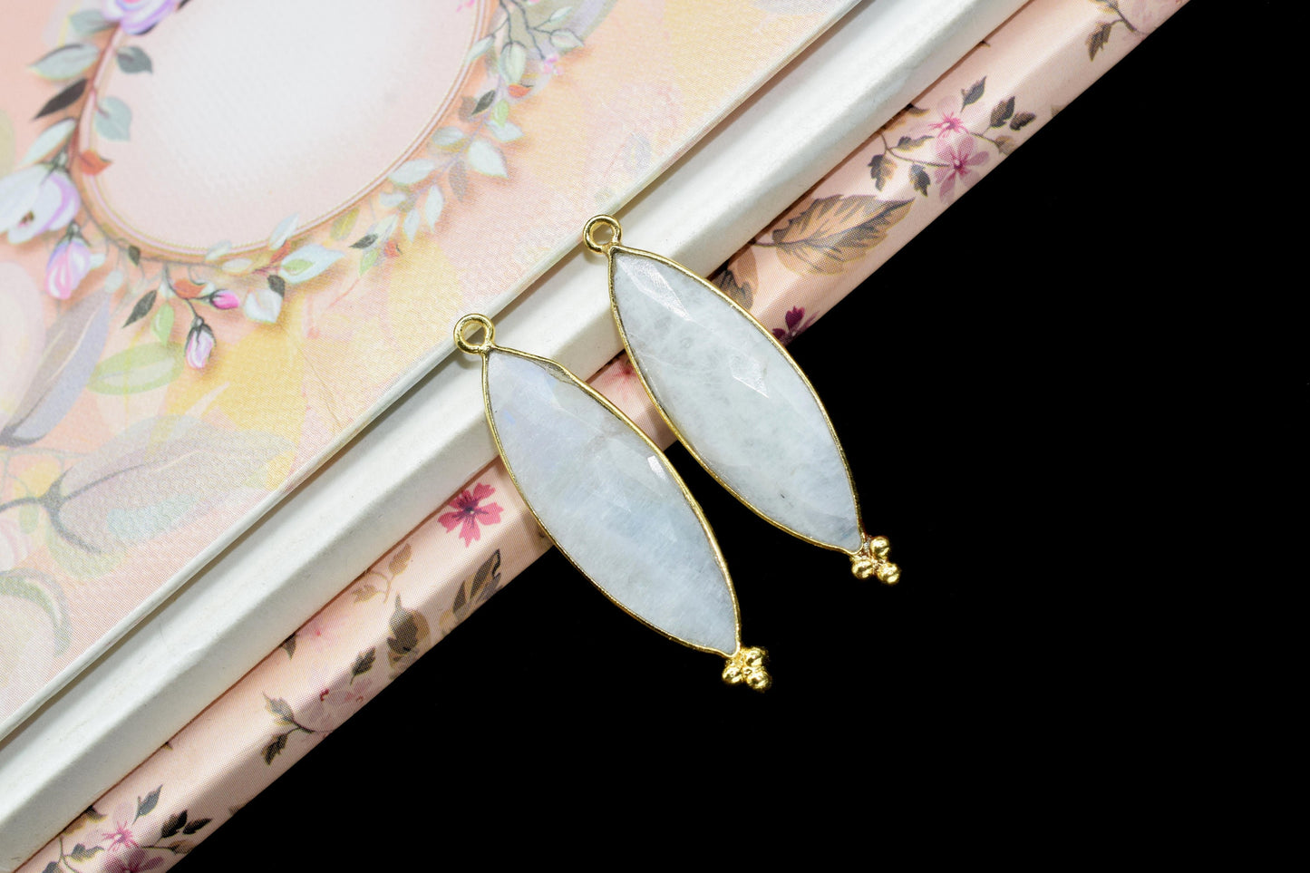 Rainbow Moonstone 10x30mm Bezel charms,Rainbow Gemstone Connector,Station Bezel Link Jewelry Supplies,marquise Shape Pendant,Moonstone Gift