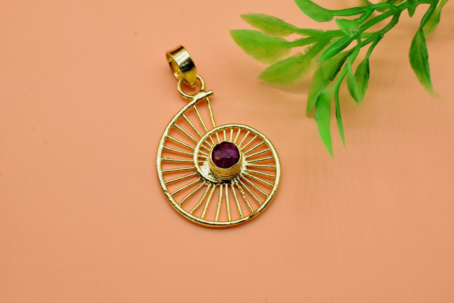 Vintage Ruby pendant,methyst pendant Round SHAPE,Round Ruby Pendant,Vintage Ruby Pendant,Birthstone,Pendant,Vintage Gold Circle Pendant