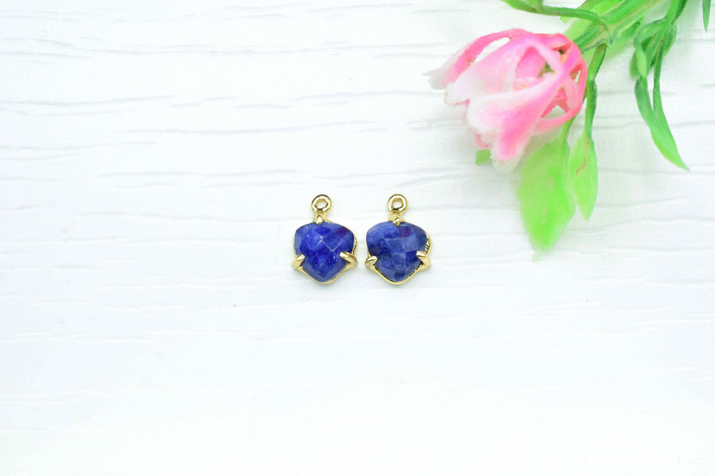 Natural Sapphire Faceted 8mm Triangle Shape Connector,Blue Sapphire Gold Plated Connector Jewelry,Sapphire Component Single Bail Connectors