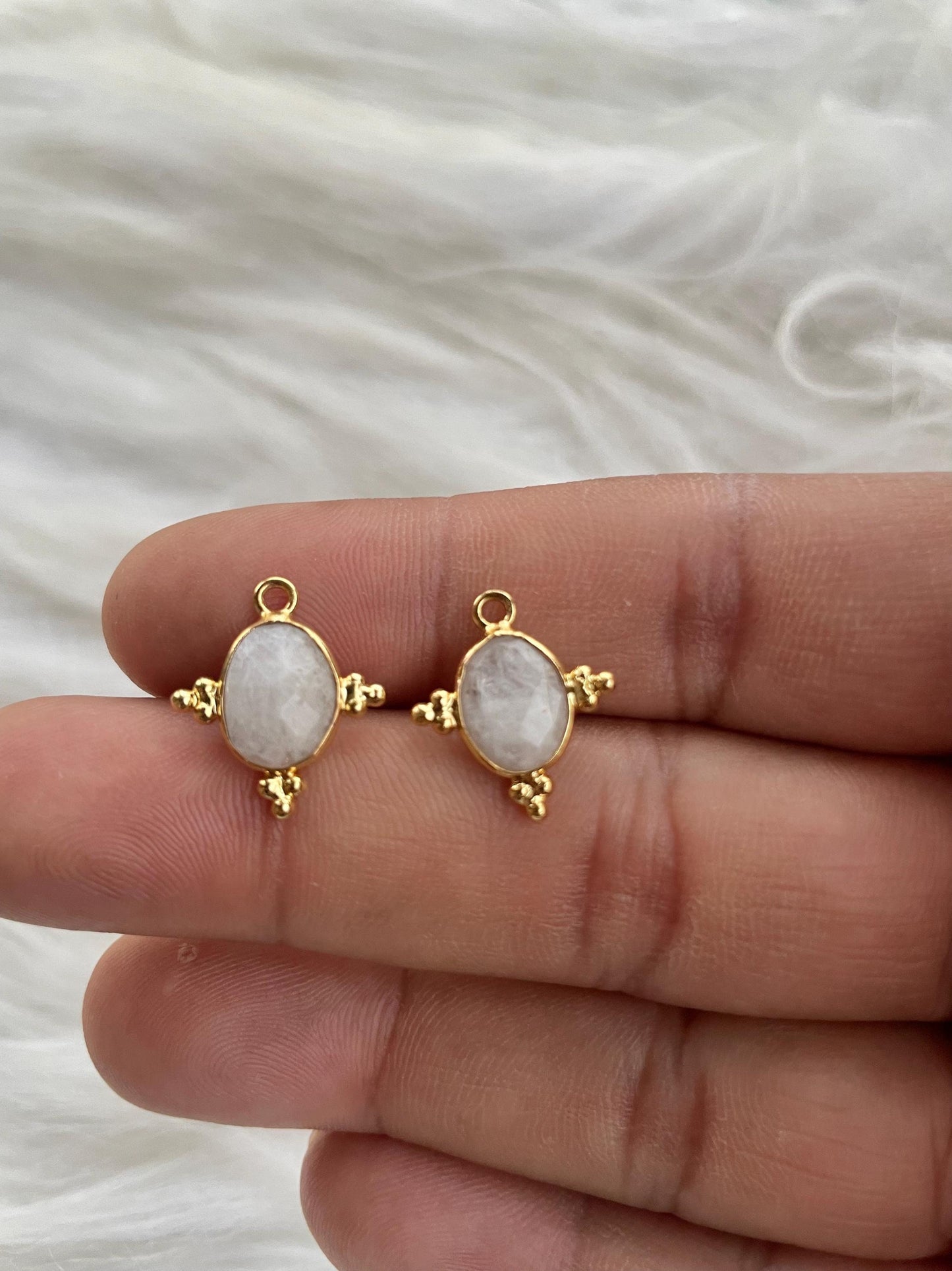 Rainbow Moonstone 8x10mm Oval Shape Components Jewelry Supplies,Rainbow charm Pendant Jewelry,Moonstone Single Bail Brass Gold Edge Jewelry