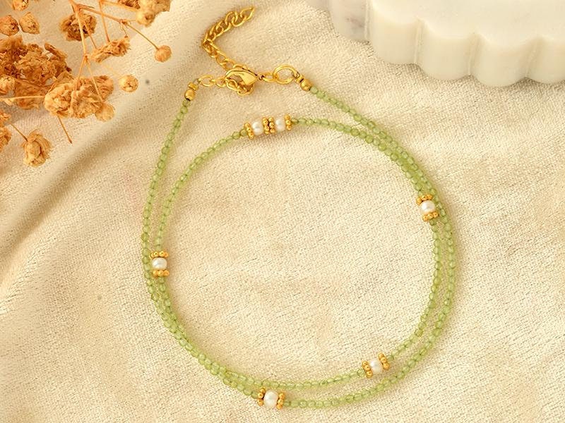 Peridot necklace, dainty beaded necklace, beaded necklace, august birthstone choker, gemstones choker, beaded choker, beaded choker
