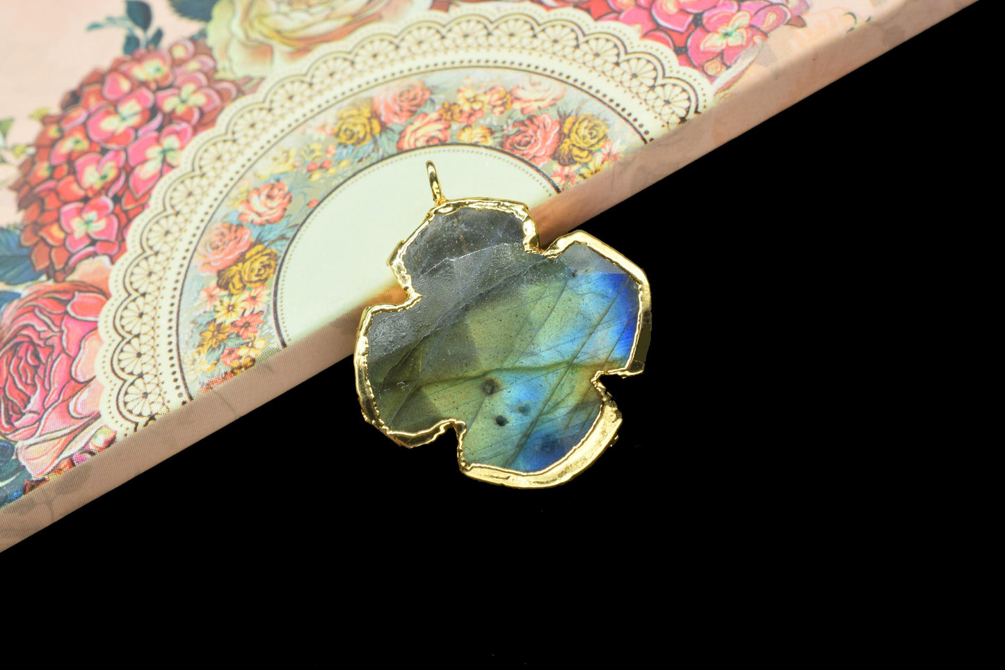 Labradorite 20mm Electroplated Pendant,Electroplated Labradorite Pendant jewelry,Gemstone Component Pendant,Handmade Clover Shape Connector