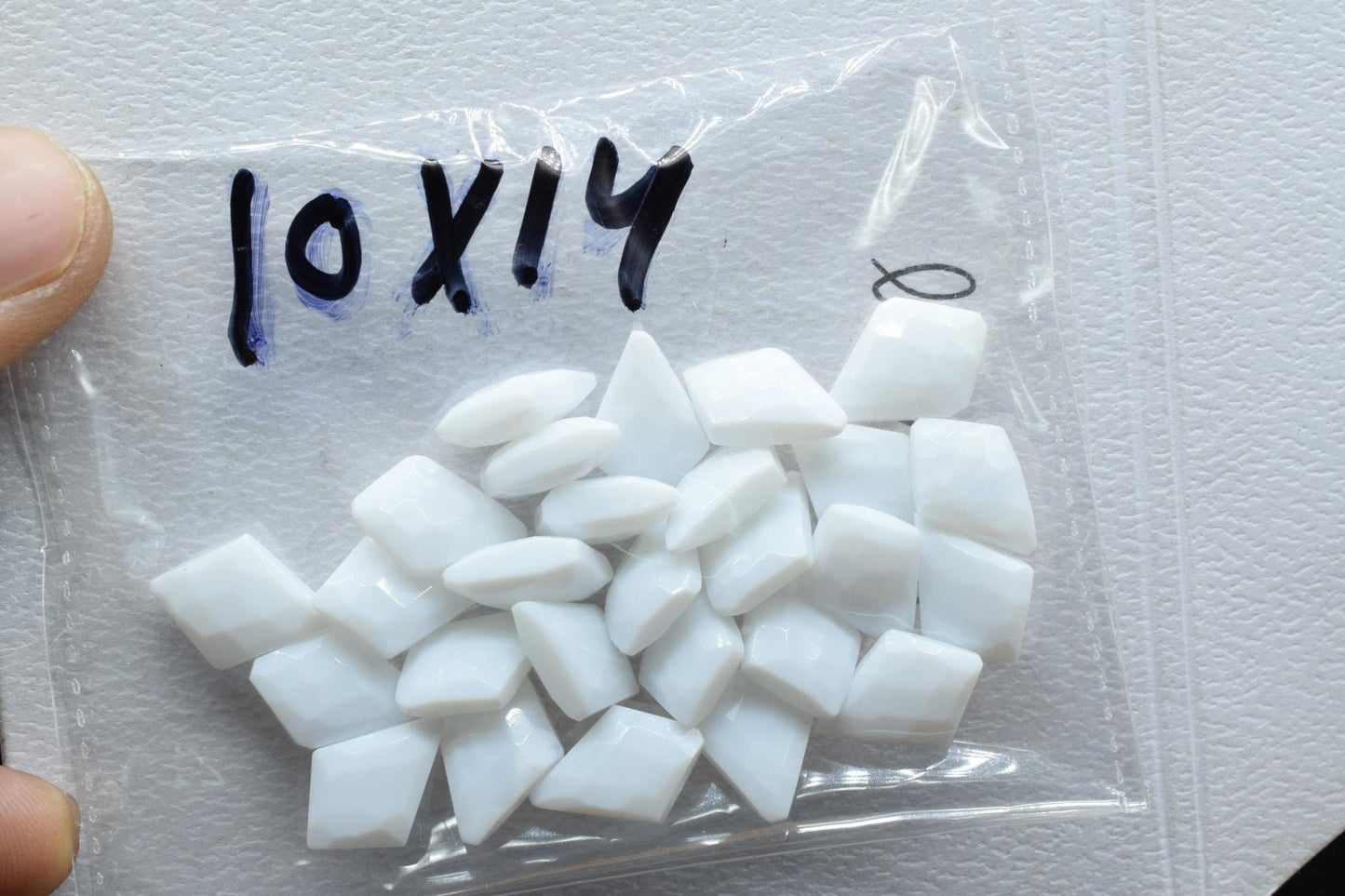 White agate 10x14mm daimond shape briolettes,Faceted Briolette,polished,Handmade Gemstone, For jewellery making,wire wrapping,gemstone beads