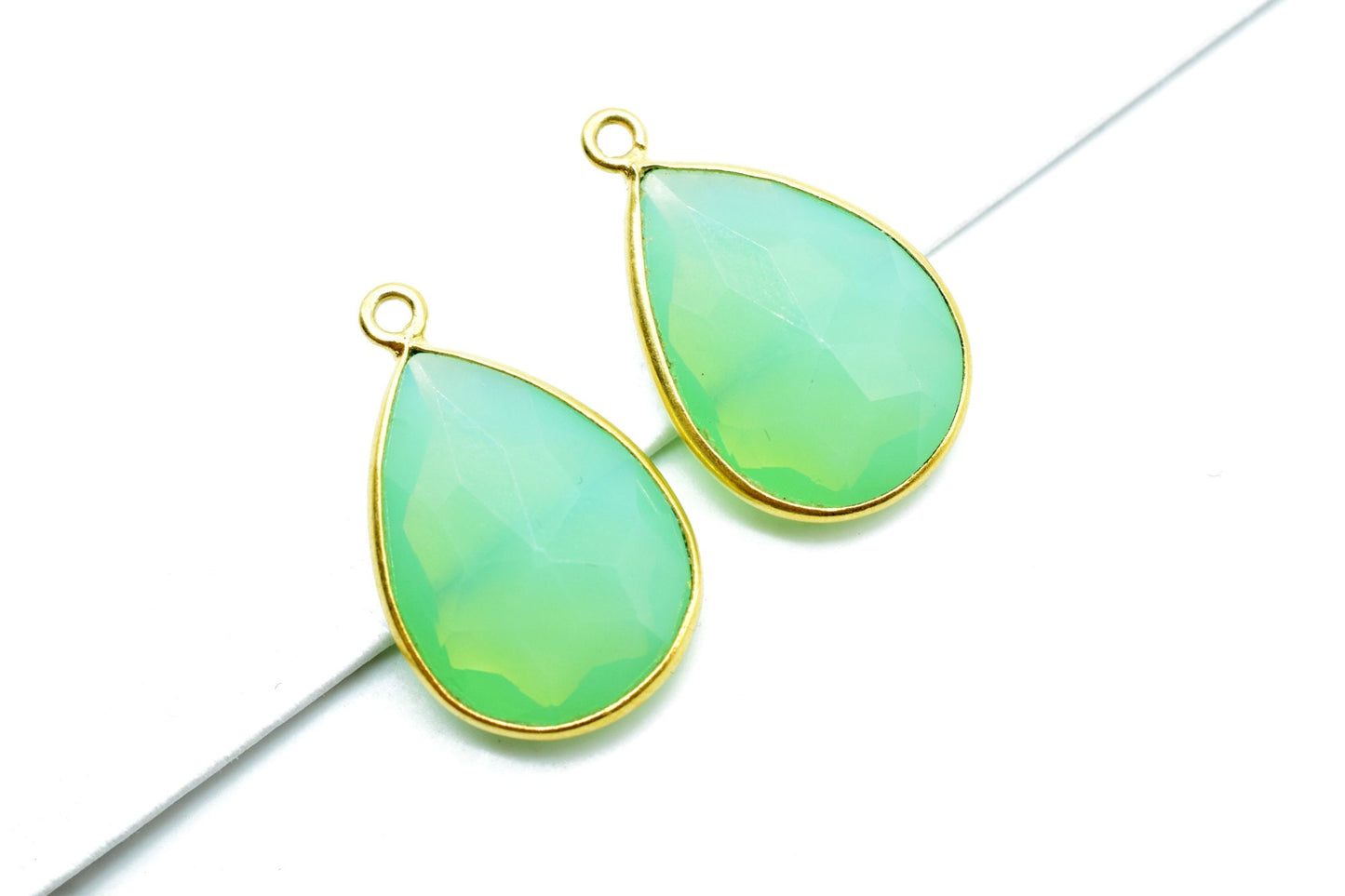 Chrysoprase 13x18mm Pear Shape single bail charm,Chrysoprase Teardrop Gold Plated bezel,Gold Bezel,jewelry making charm,Chrysoprase bezel,