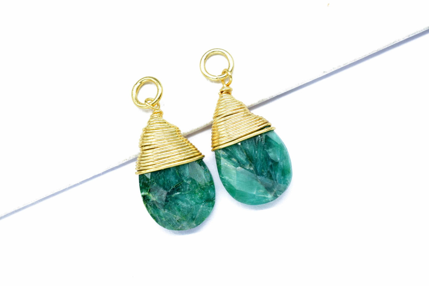 Natural Emerald Teardrop Faceted Connector,Gemstone Wire Wrapped Pendant,Loop jewelry,Pendant Jewelry,Wire Wrapped Necklace,Emerald Jewelry