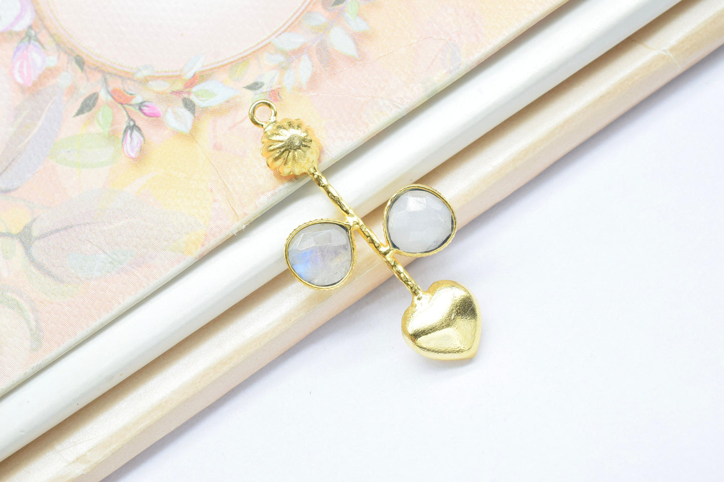 Flashy Moonstone Pendant/Gemstone Component/Faceted Cut Moonstone/Single Bail Charm/Necklace Pendant/Heart Shape Charm/Wholesale Supply