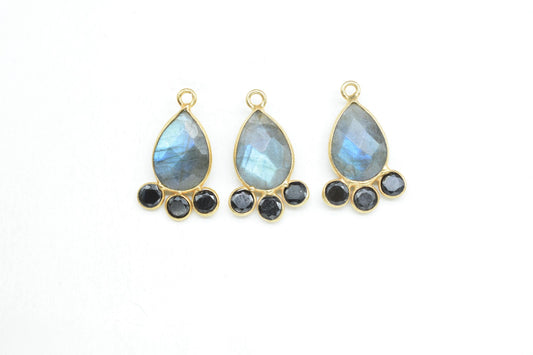 Labradorite 10x14mm Pear shape Bezel charms,Labradorite Pendant,Grey Gemstone connector,Labradorite Charms Jewelry,Cubic zirconia Bezel,p011