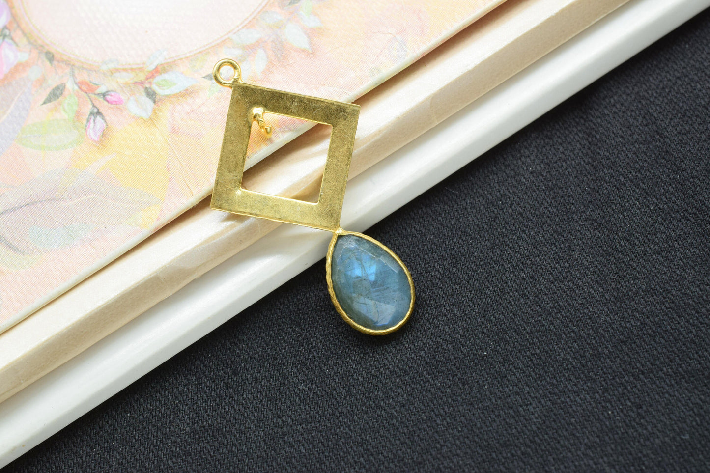 Natural Labradorite Designer Pendant/Teardrop Pendant/Labradorite Faceted Gemstone/Flashy Labradorite Earring/Handmade Jewellery Essentials/