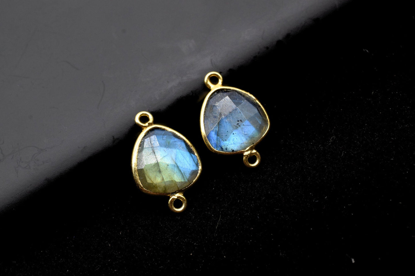 Labradorite 15mm Trillion double bail connectors,Pendant,Faceted Labradorite,Gemstone Charm,Gemstone Pendant,Labradorite Charms connector