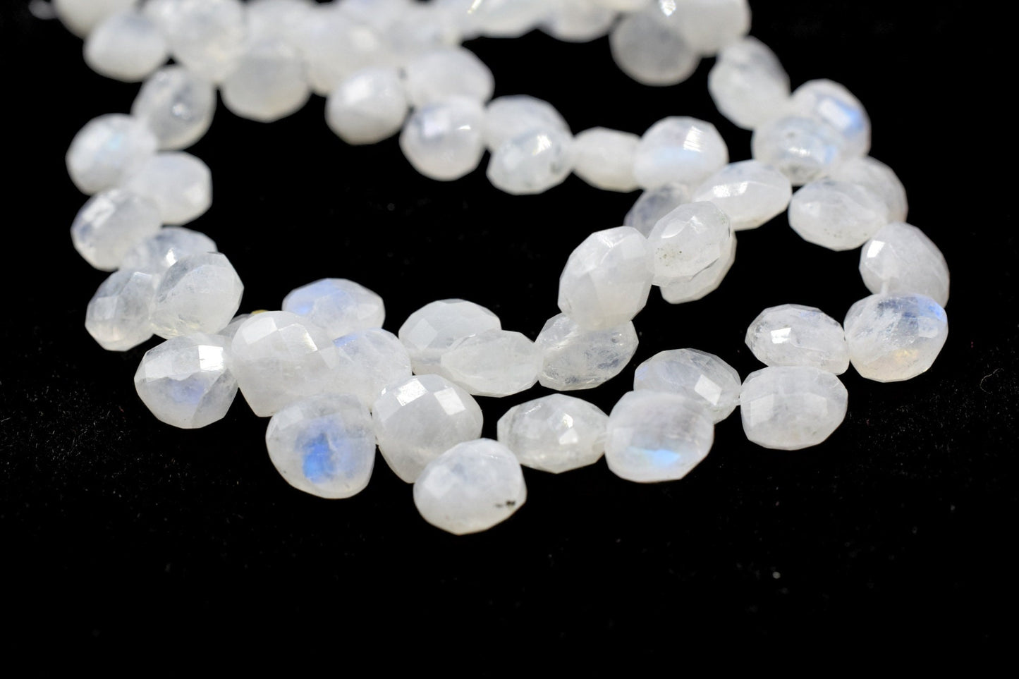 Moonstone 14mm Heart shape Briolettes,Moonstone briolettes for making jewelry,Moonstone Briolettes,Moonstone Heart briolettes strand,jewels