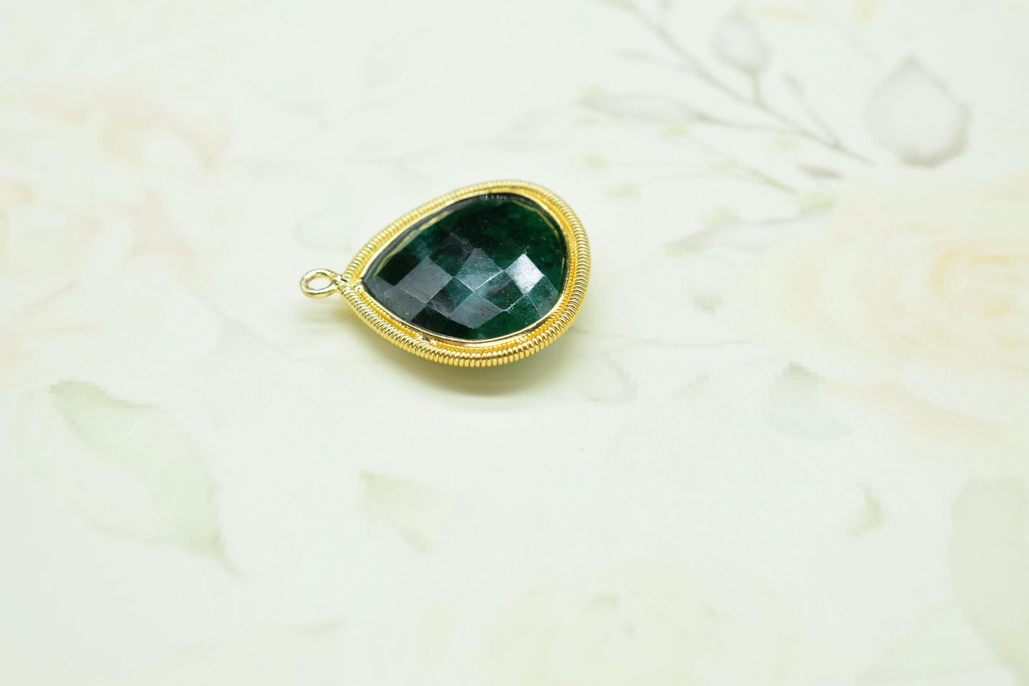 Natural Emerald 20mm Heart Beads Charm,Gemstone Heart Bezel,Boho Pendant connector,Single Bail Pendant,Handmade Bezel Charm,Necklace Pendant