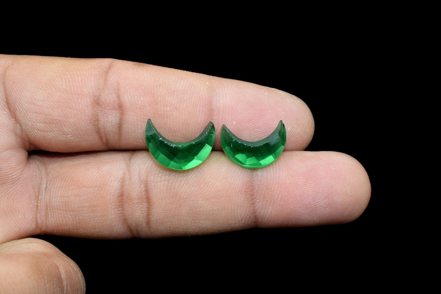 Natural Green Onyx Hand Carved Moon Shape Briolettes,15mm Moon Shape Briolette,Carved Moon Shape Gemstone For Jewellery,Moon Shape Briolette