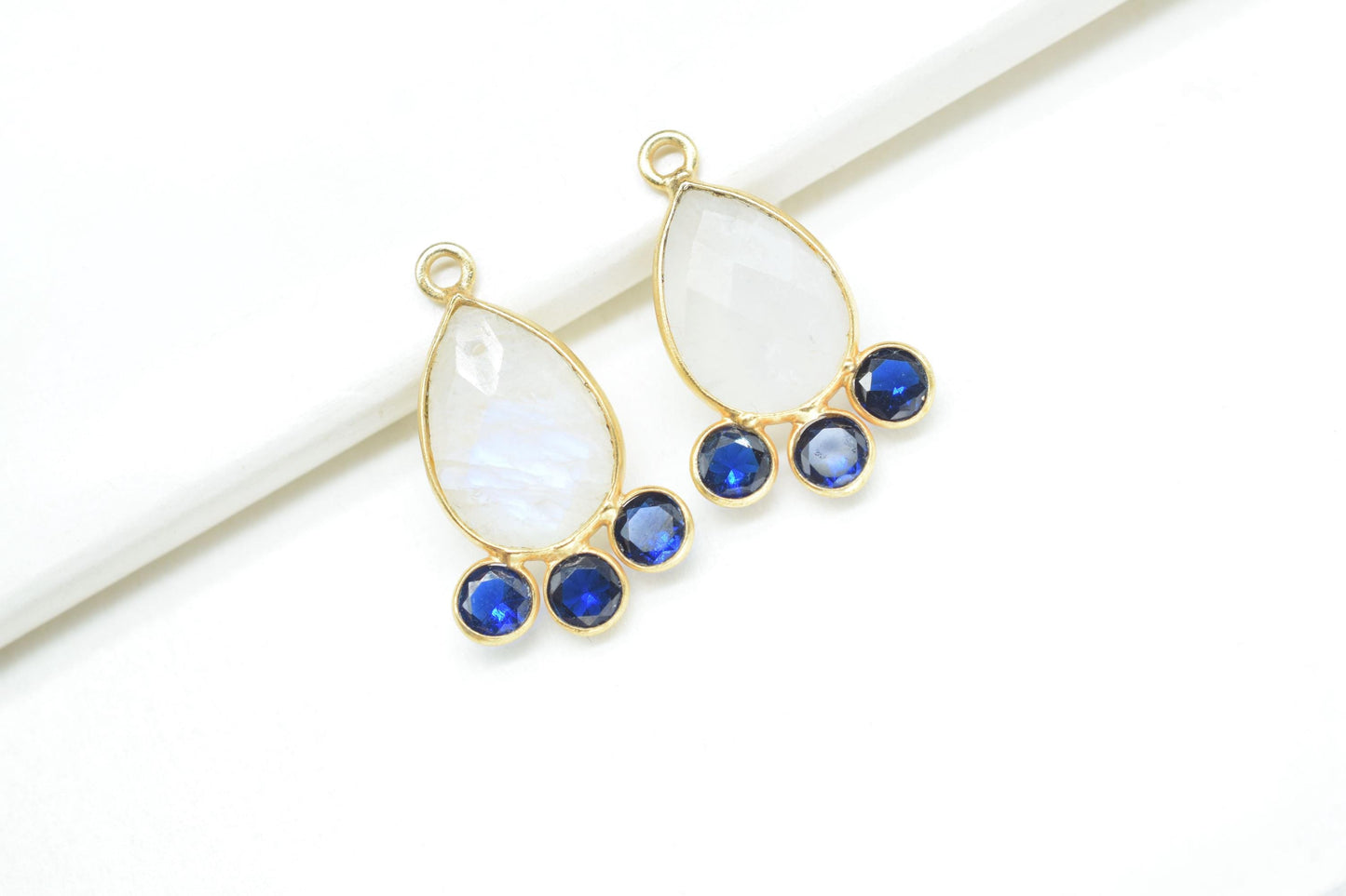 Moonstone 10x14mm Pear shape Bezel charm,Moonstone Pendant,Rainbow Gemstone connector,Moonstone Charm Jewelry,Cubic Zircon Bezel charm,p011