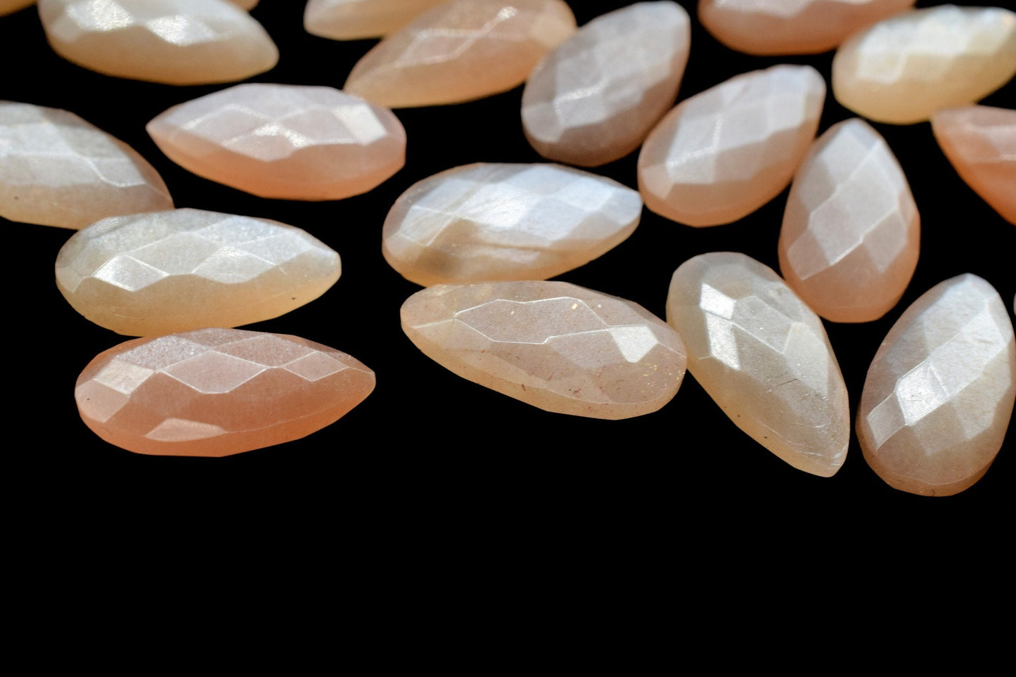 Peach Moonstone 8x16mm Faceted Pear Shape Briolettes,Teardrop Beads,Semi-Precious Gemstones Bead,Calibrated Pear Bead,Peach Moonstone  pear
