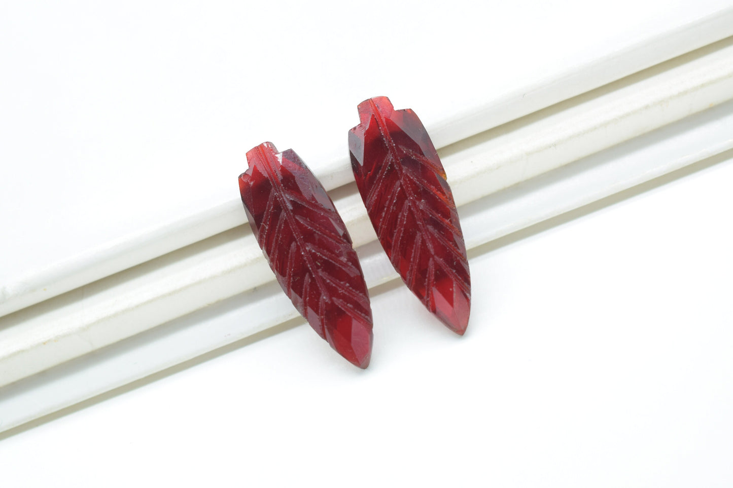 Garnet 10x30mm Teardrop Faceted carved Briolettes,Garnet Carving Briolettes,Garnet Leaf Shape Carved Briolettes,Garnet Hand Carved Beads,