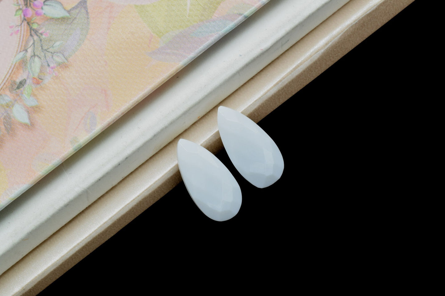 white agate Teardrop shape 8x16mm Briolettes,agate Briolette,white agate Tear Drop Briolettes,,white agate drops,agate jewelry ,long drops