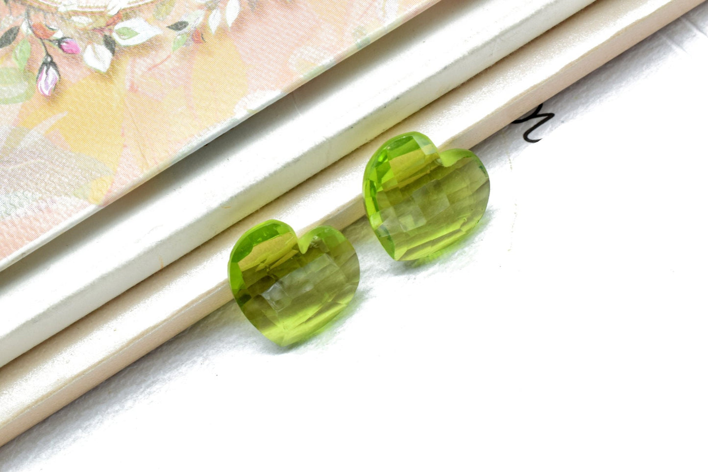 Peridot 14mm carved Briolettes,Peridot Quartz Faceted Heart Shape Beads,AAA Grade Quality Peridot Briolettes Beads,calibrated peridot stones