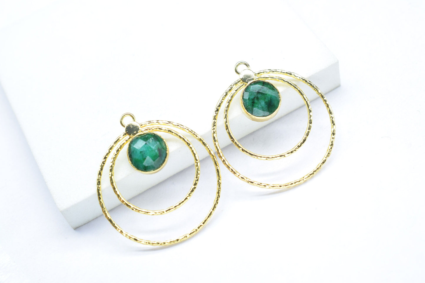 Emerald Faceted Round Bezel Connector,Emerald Single Bail Connector,Brass Textured Jewelry,Emerald Neacklace Pendant,Handmade Jewellery,Gift