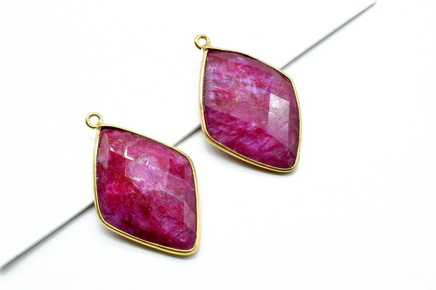 Ruby 20x30mm Bezel Charm,Ruby kite Shape Gold Plated bezel,Gold Vermeil Bezel,Ruby jewelry making charm,Ruby Gold-Filled bezels,Ruby pendant