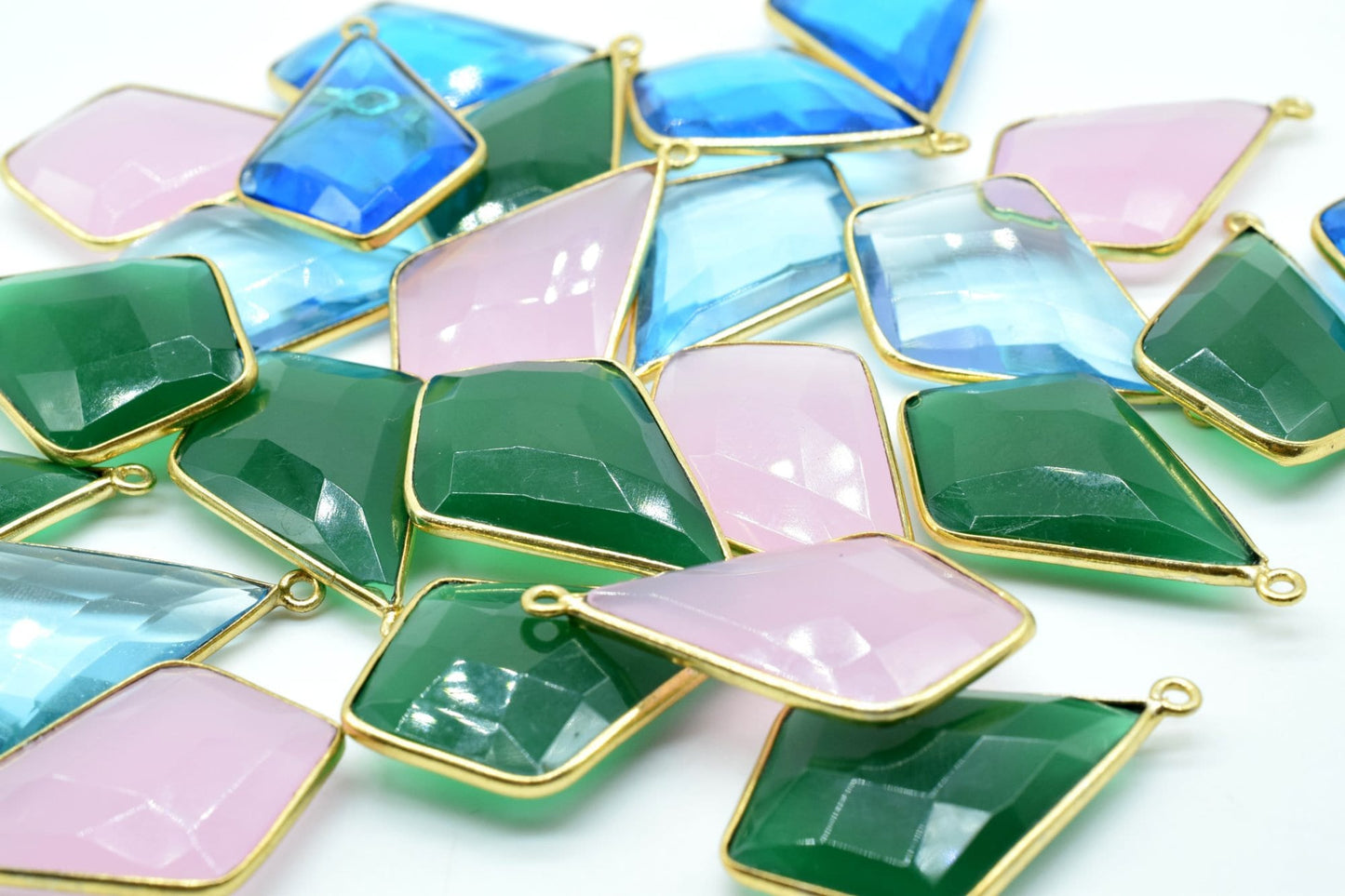 Green Onyx 20x30mm Diamond shape single bail connector,Brass Gold Plated bezel,Green Onyx Faceted Briolette Connector,Green Onyx Bezel charm