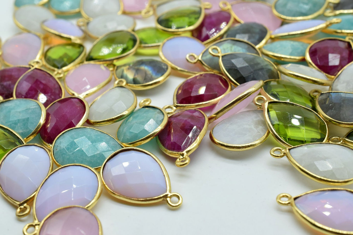 Peridot 12x16mm Teardrop Bezel charm,Elegant Peridot Gemstone Components Pear Shape Connectors,Single Bail Over Brass Gold Edge Jewelry