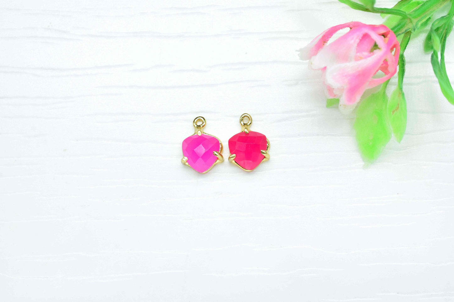 Pink chalcedony Gemstone 8mm Triangle Shape Connectors,Pink Quartz jewelry making charm,Pink Chalcedony Fuchsia,Chalcedony Single Bail Bezel