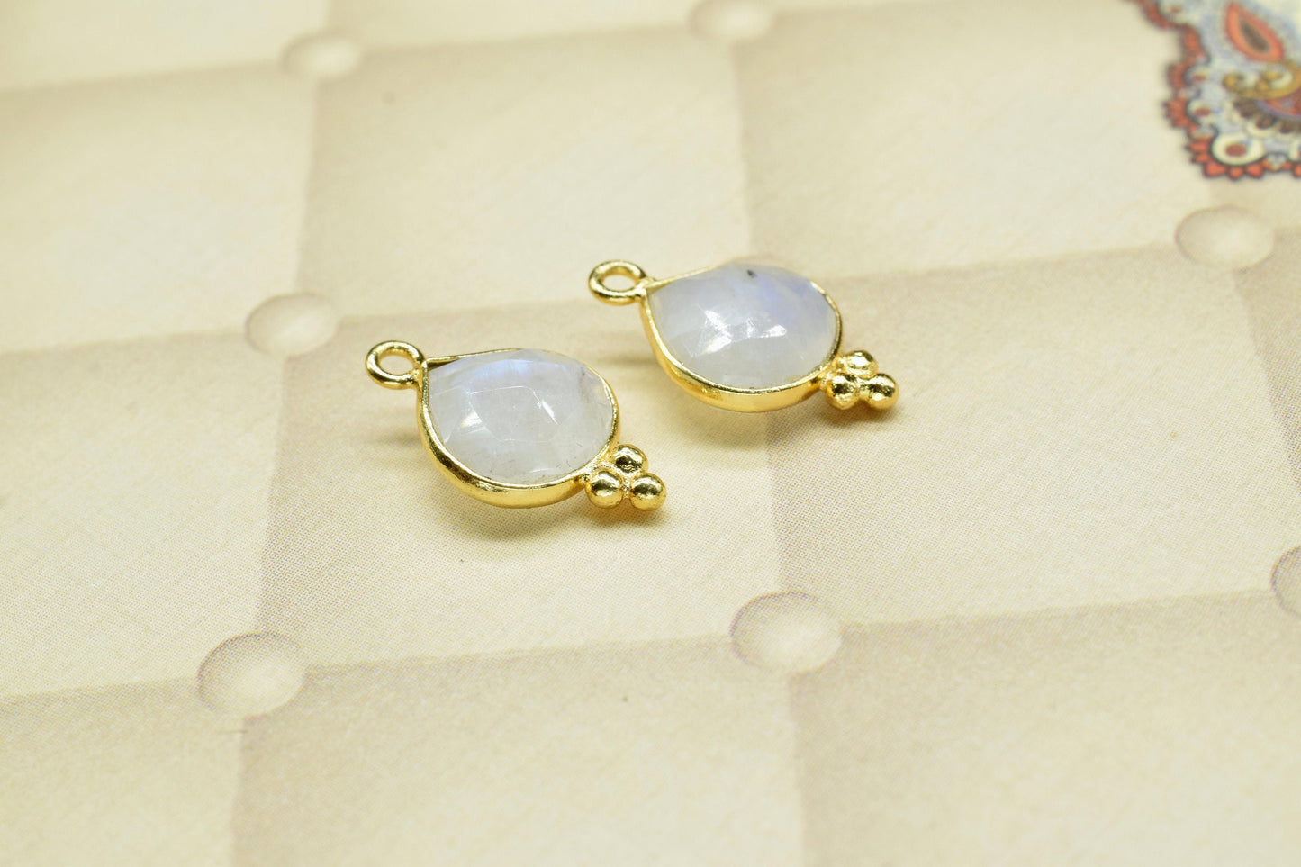 White Rainbow Moonstone 10mm Heart shape Pendant,Gemstone Checker Cut Single loop connectors,Moonstone gold Plated Connectors Jewelry,Gift