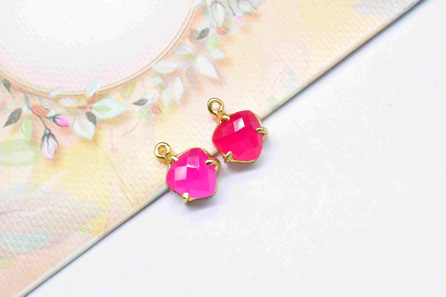 Pink chalcedony Gemstone 8mm Triangle Shape Connectors,Pink Quartz jewelry making charm,Pink Chalcedony Fuchsia,Chalcedony Single Bail Bezel