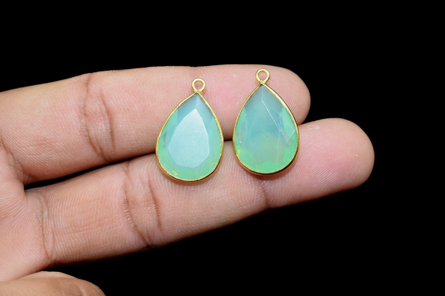 Chrysoprase 13x18mm Pear Shape single bail charm,Chrysoprase Teardrop Gold Plated bezel,Gold Bezel,jewelry making charm,Chrysoprase bezel,