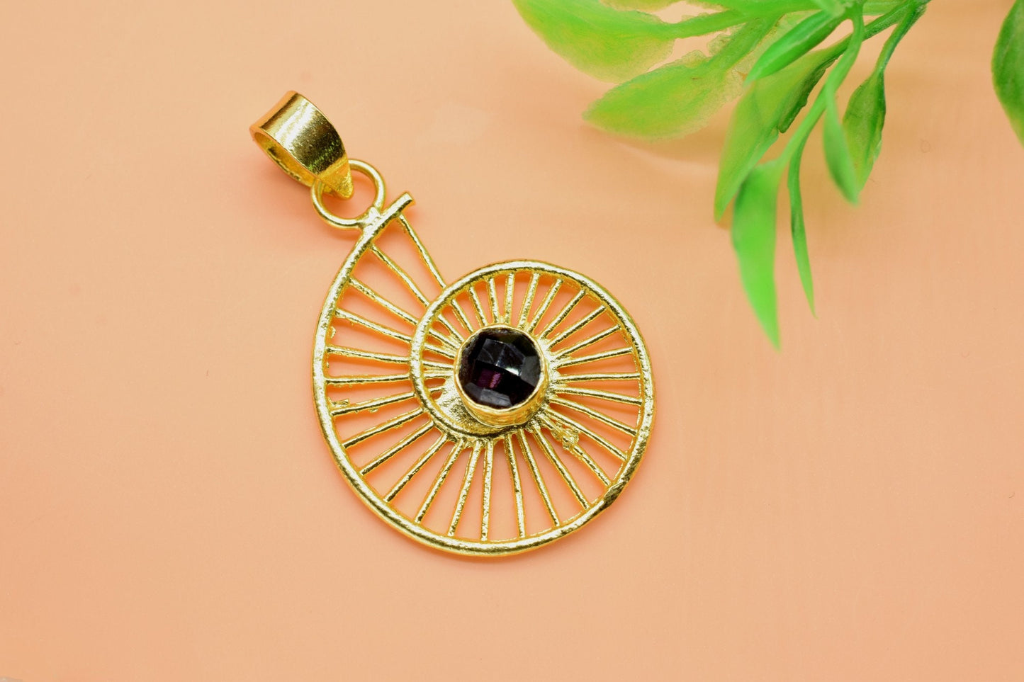 Vintage Amethyst pendant,methyst pendant Round SHAPE,Oval Amethyst Pendant,Vintage Amethyst Pendant,February Birthstone,Vintage Gold Pendant