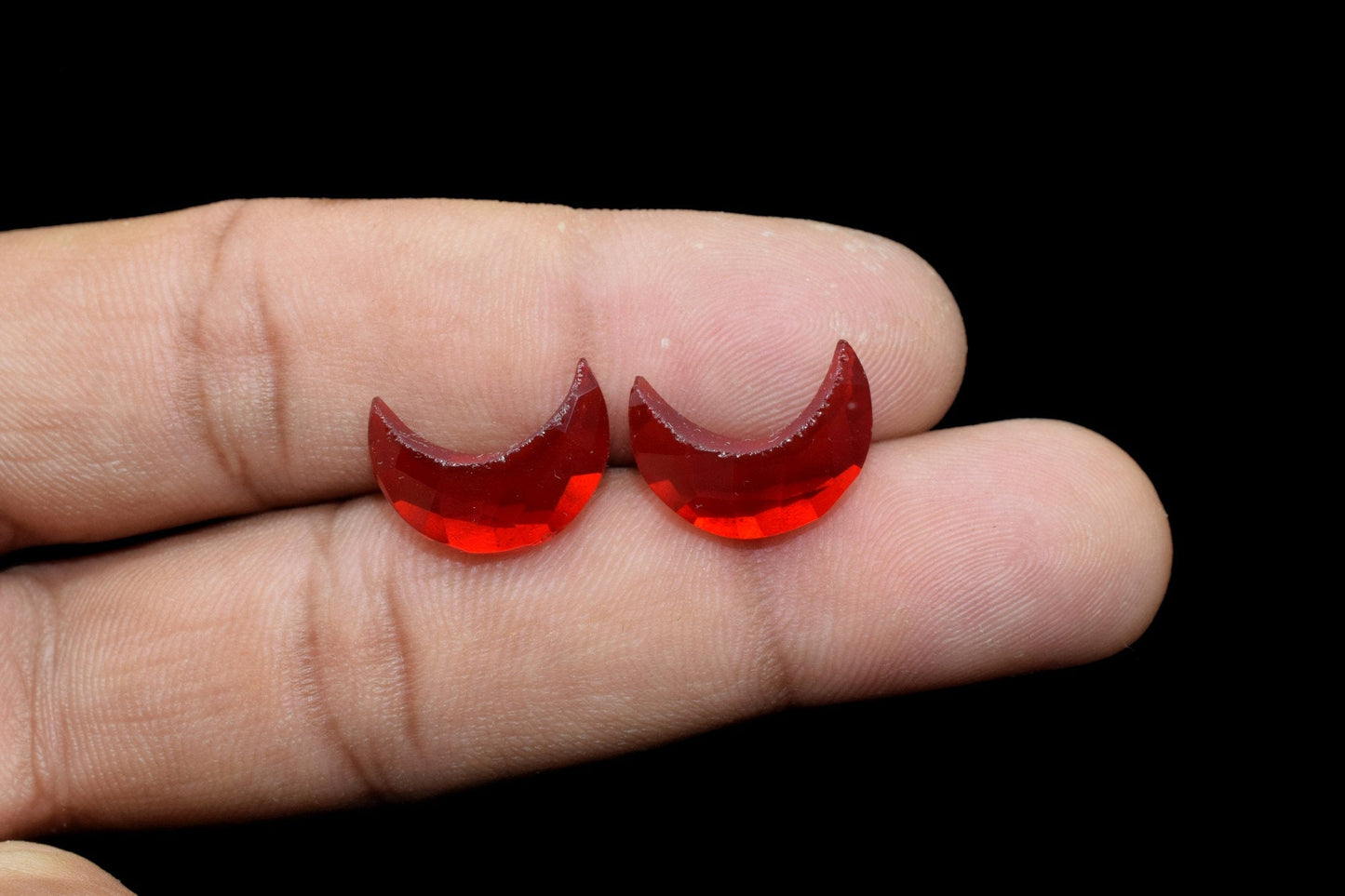 Garnet Moon Briolettes,Hand Carved Moon Briolettes,Garnet Carved Moon,Gemstone Carved Moon,Garnet 15mm Half Moon Shape Beads,Garnet stones