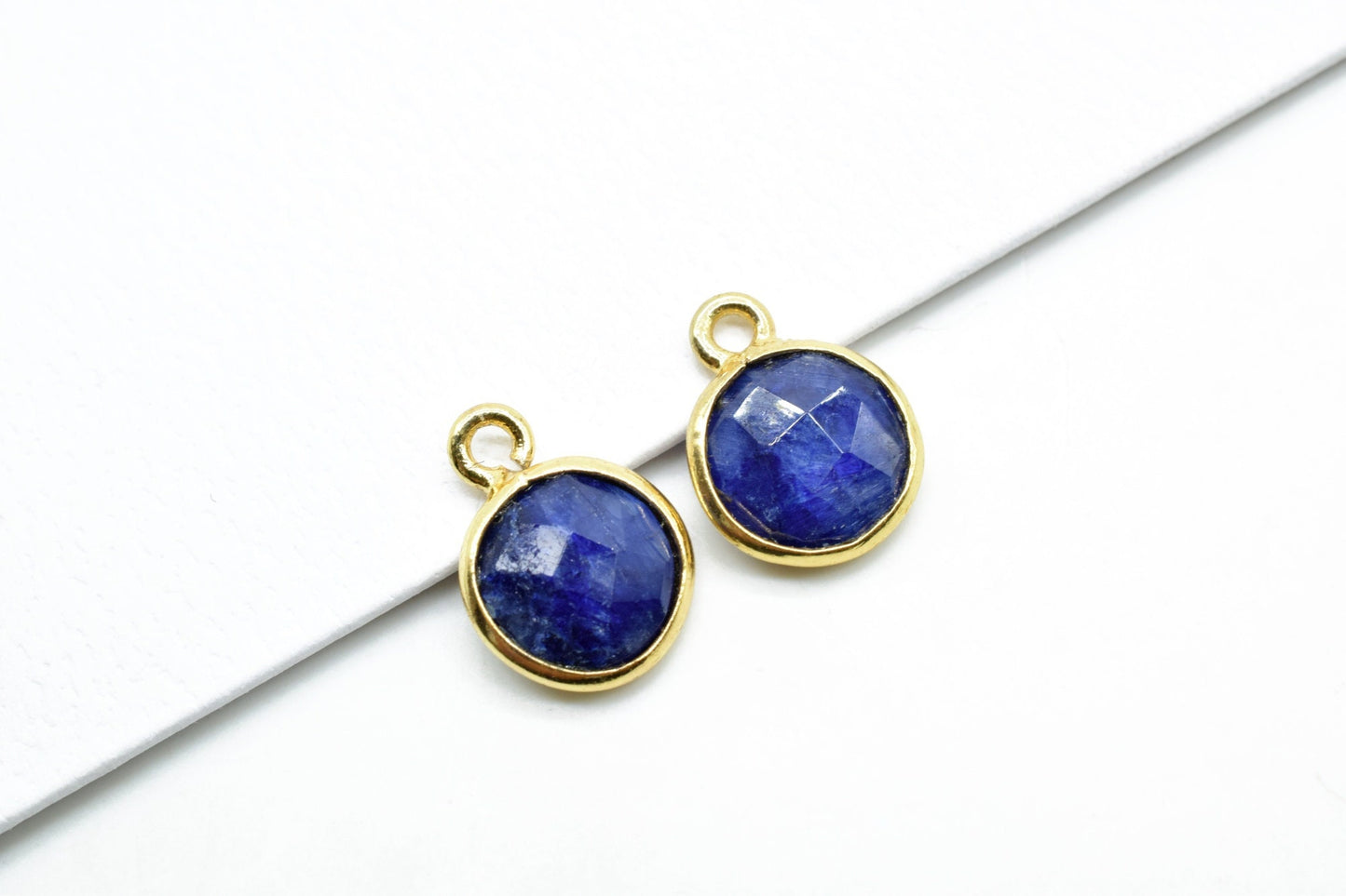 Genuine Blue Sapphire 8mm charm,Sapphire Pendant,Sapphire Round Gold Plated bezel,Vermeil Bezel,jewelry making charm,Emerald Brass connector