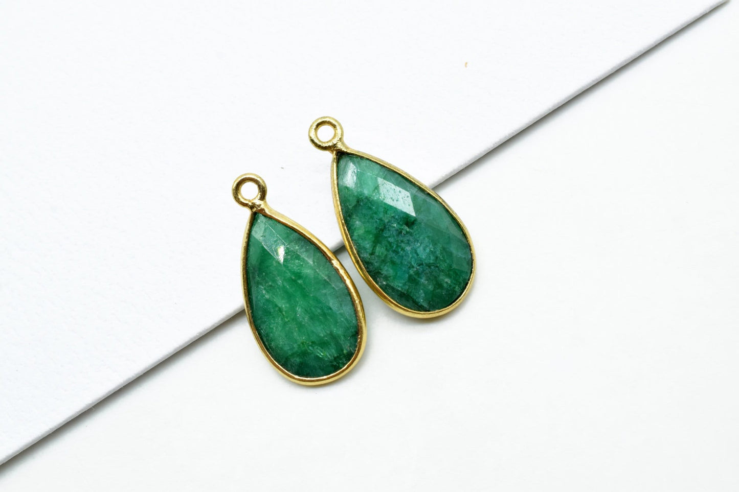 Emerald 12x20mm Pear shape charm,Checker Board cut Emerald Pendant,Hot Emerald charms,Emerald Pear Briolettes,Emerald single bail connectors