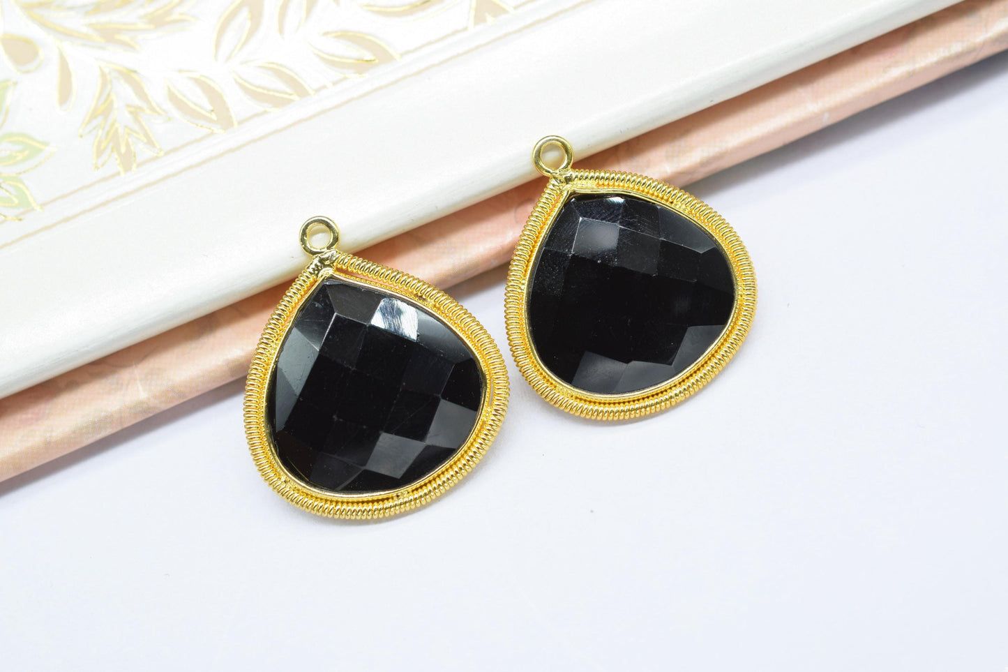 Black Onyx 20mm Heart Beads Charms,Gemstone Heart Bezel,Boho Pendant connectors,Single Bail Pendant,Handmade Bezel Charms,Necklace Pendant