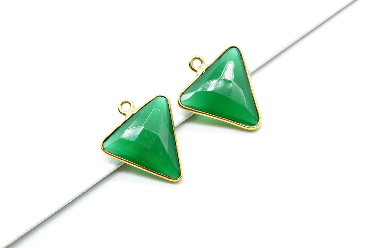 Green Onyx 15x18mm Trillion shape charm,Brass Gold Plated bezel,Green Onyx Faceted Briolette Connector,Green Onyx Bezel Pendant,onyx jewelry