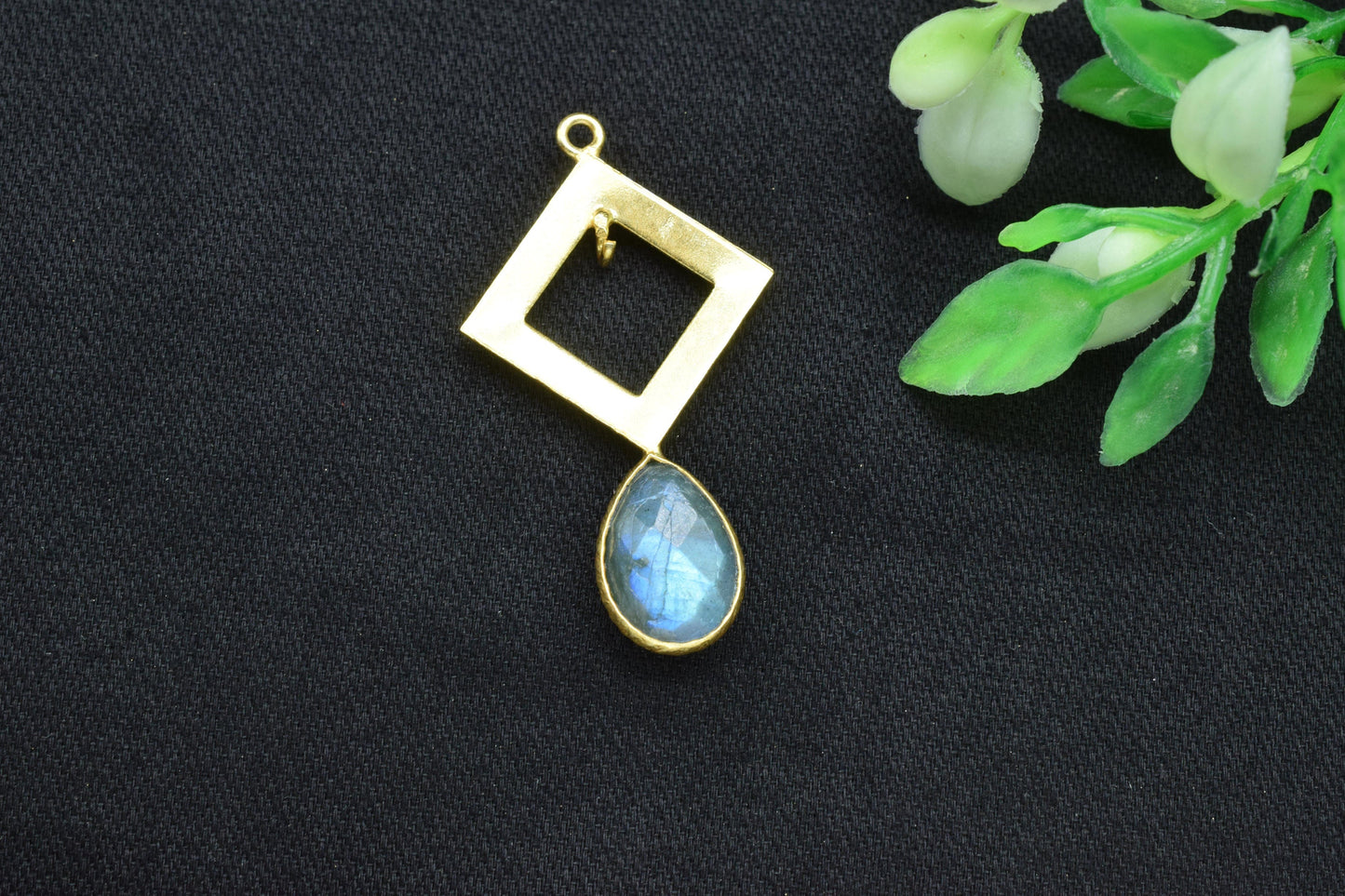 Natural Labradorite Designer Pendant/Teardrop Pendant/Labradorite Faceted Gemstone/Flashy Labradorite Earring/Handmade Jewellery Essentials/