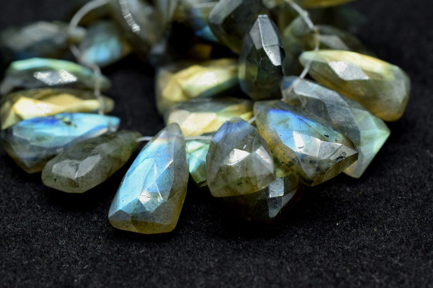 Labradorite 8x16mm Pyramid Shape Briolettes,Labradorite Faceted Briolette,8x16mm Triangle Faceted beads,Flashing Fire Briolette,