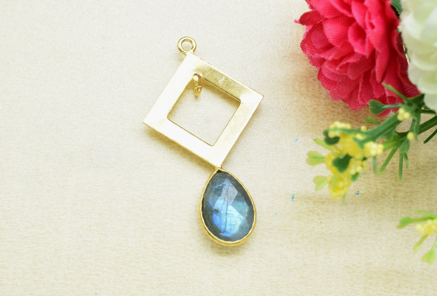 Natural Labradorite Designer Pendant/Teardrop Pendant/Labradorite Faceted Gemstone/Flashy Labradorite Earring/Handmade Jewellery Essentials/