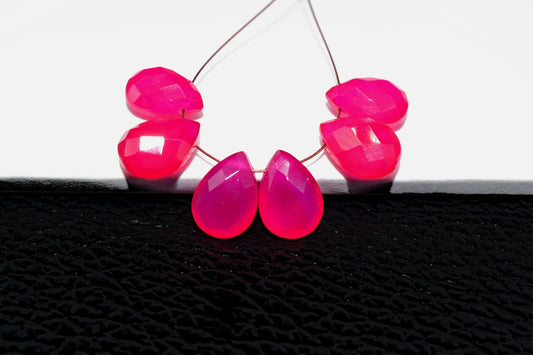 Fushia color Teardrop 7x10mm Briolettes,Pink chalcedony Side drilled Briolette,Handmade Briolette,Hot Pink Chalcedony Teardop briolettes