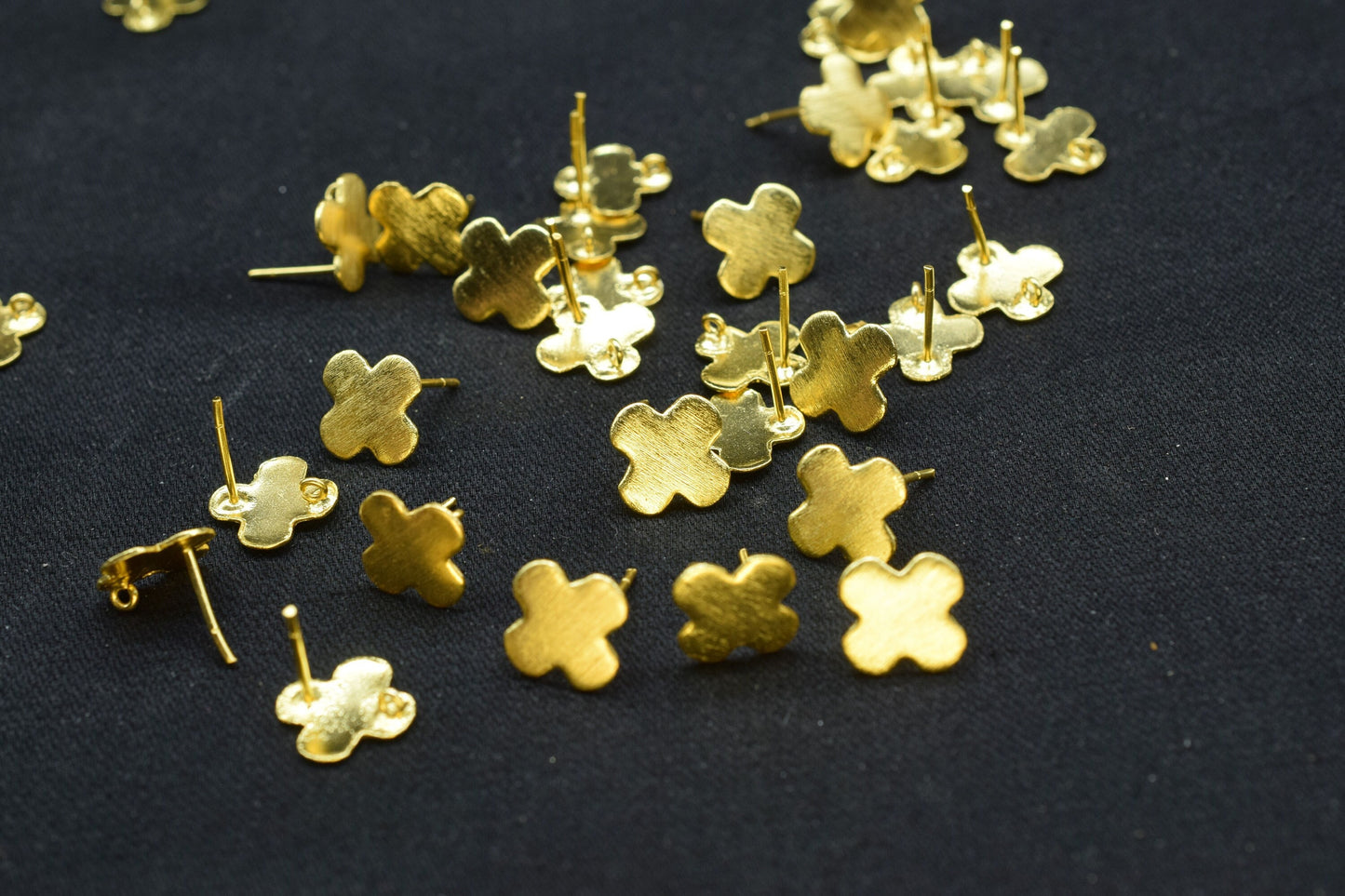 13mm Clover Shape Earring charms,Gold Plated Brass Jewellery,Earring Post connector,Brass Earring parts,Earring connector,Clover Shape Studs