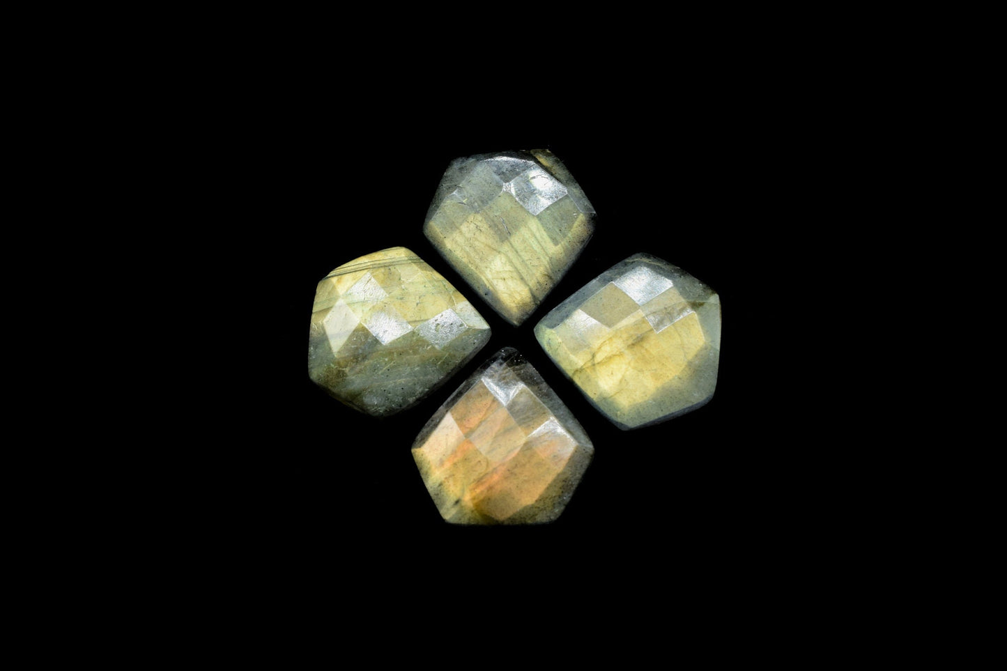 Labradorite 15x15mm Faceted Fancy Shape Briolettes,Labradorite Fancy Beads,Calibrated Gemstone Briolettes,Fancy Shape Beads,Flash Gemstone