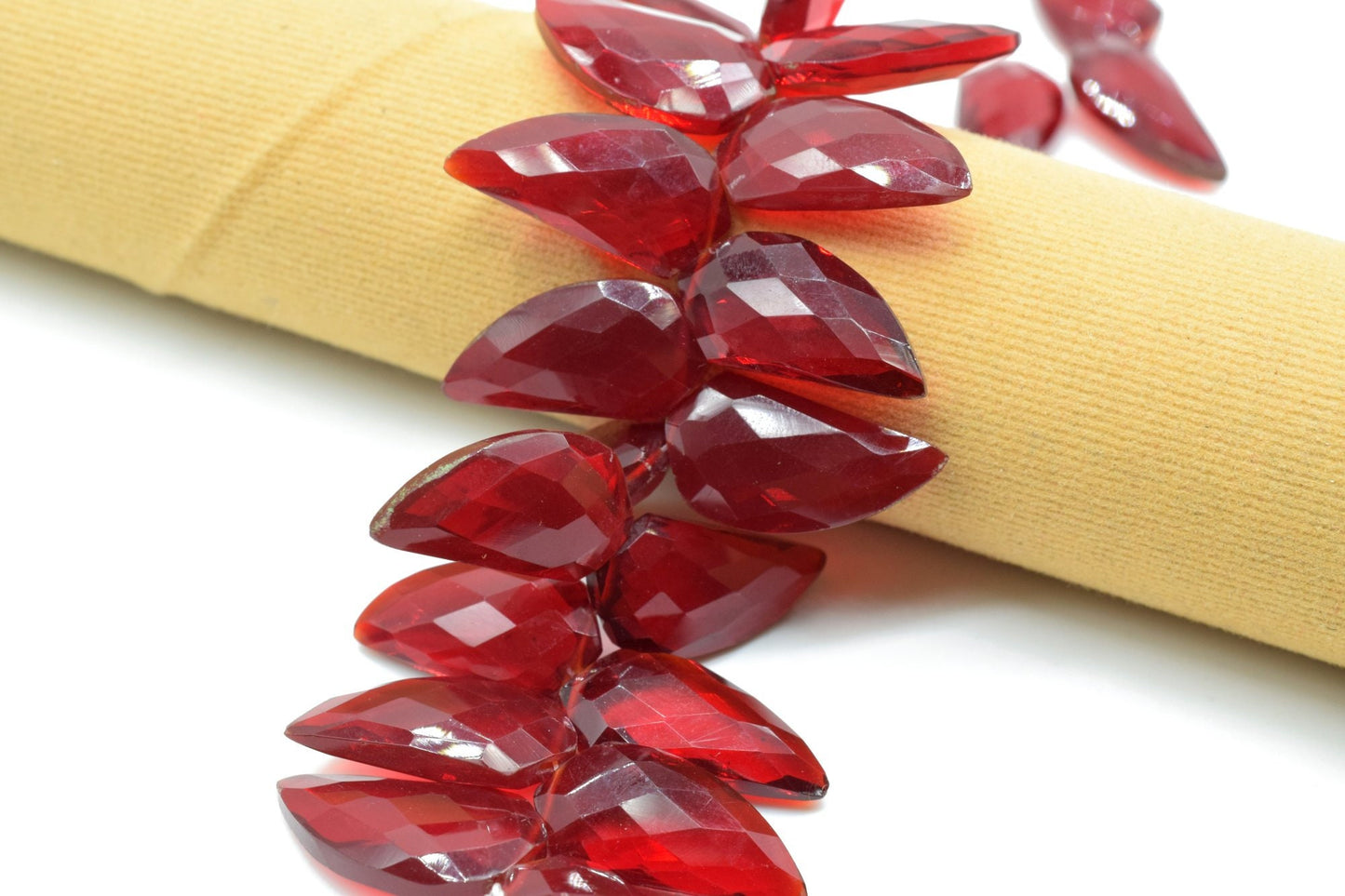 Garnet 10x20mm Horn shape beads,Shark Tooth Shape faceted beads, jewelry supplies,Garnet Briolettes,Top Quality Briolettes,Garnet tooth bead