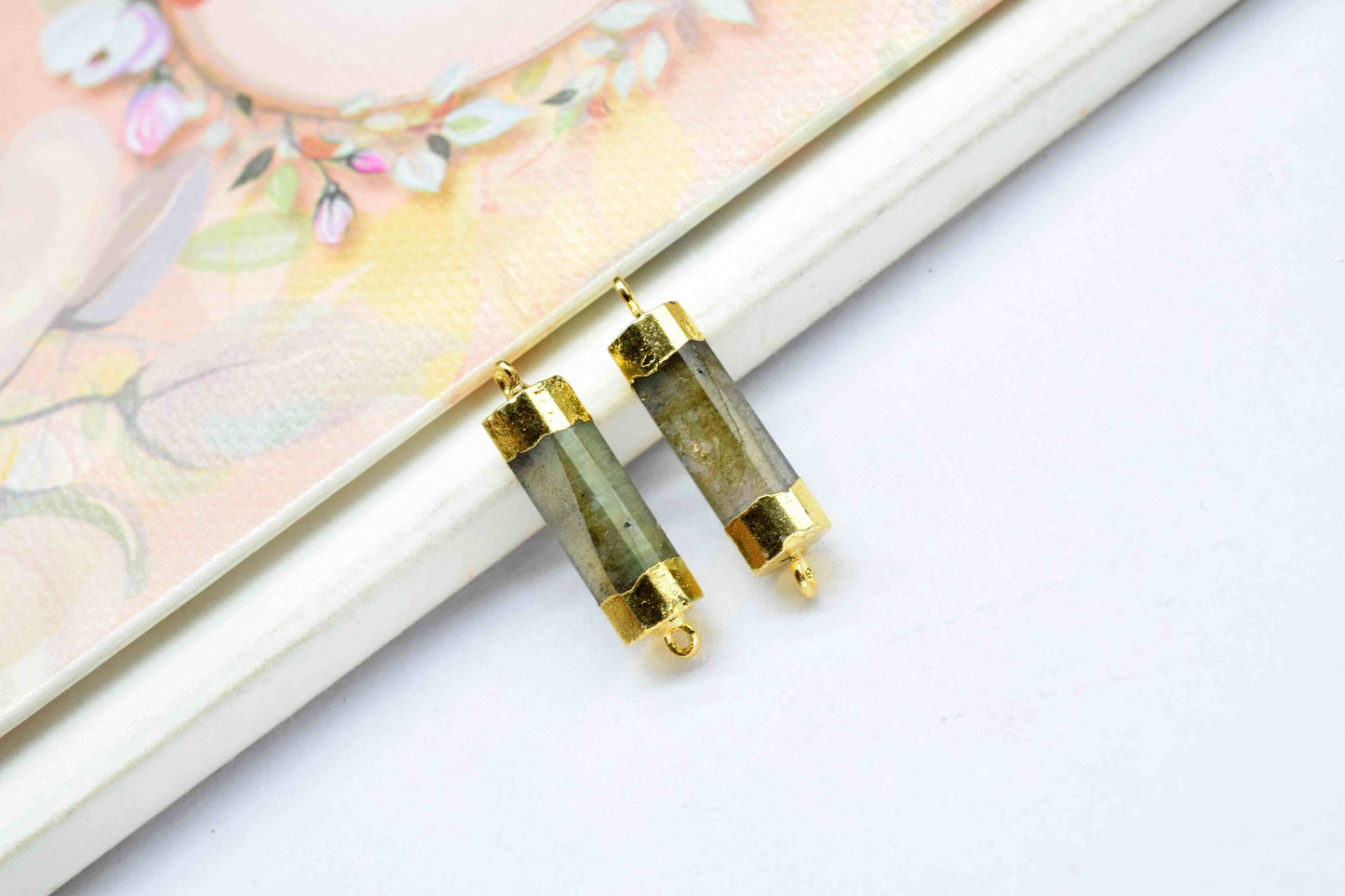 Labradorite Pointed Pendant,Gold Vermeil Point Pendants,Statement Pendant,Gemstone Pendant,Cylindrical Pendant,Pencil Connector,Gift