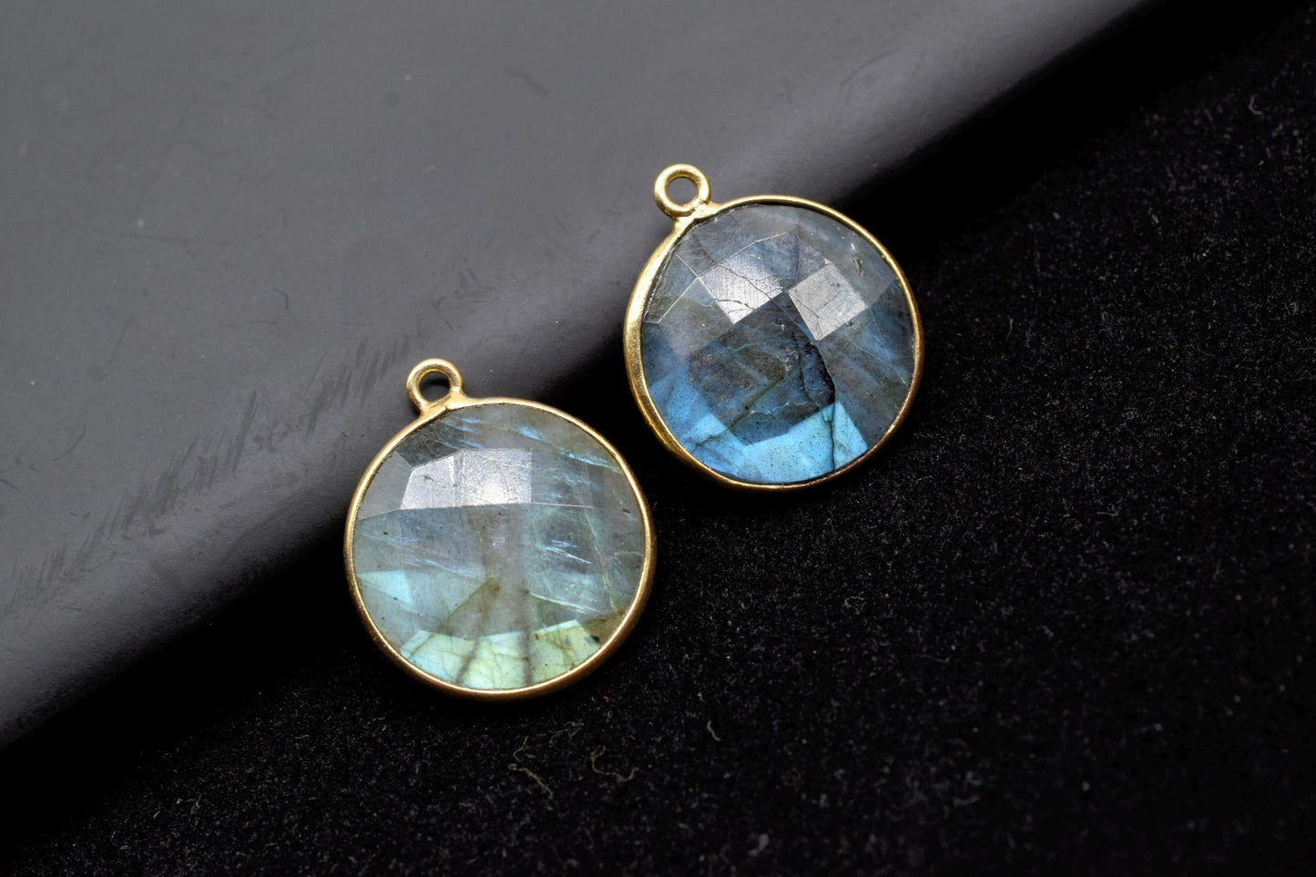 Labradorite 16mm Round Bezel charm,Brass Gold Plated bezel,Natural Labradorite Pendants,Labradorite handmade charms,Labradorite coin charms
