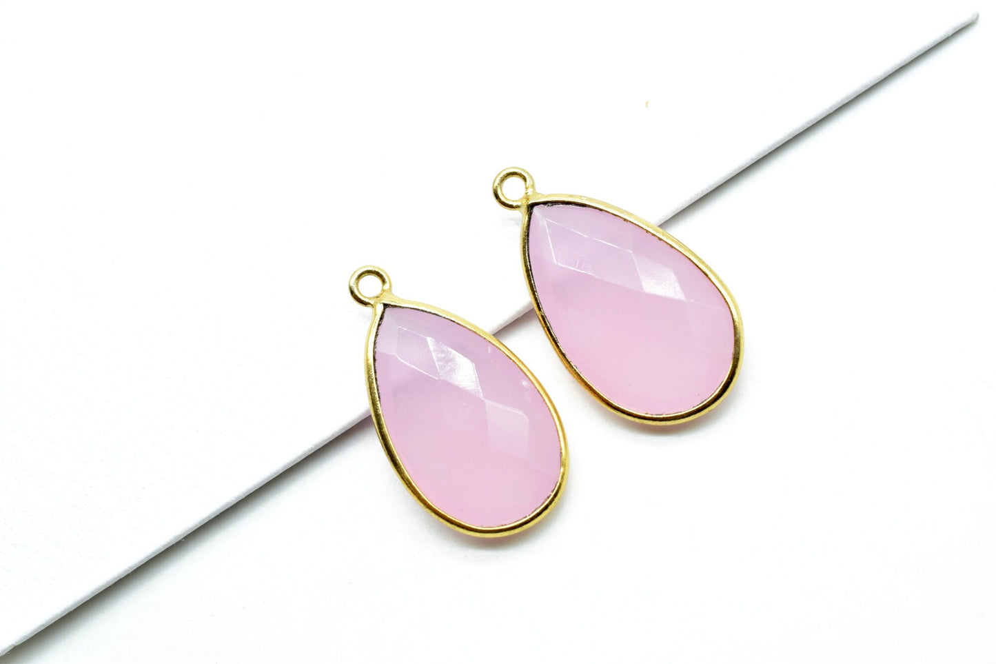 Pink chalcedony 12x20mm Pear shape charm,Checker Board cut Pink Chalcedony Pendant,Hot Pink charms,Fuchsia Pink Chalcedony Pear Briolettes