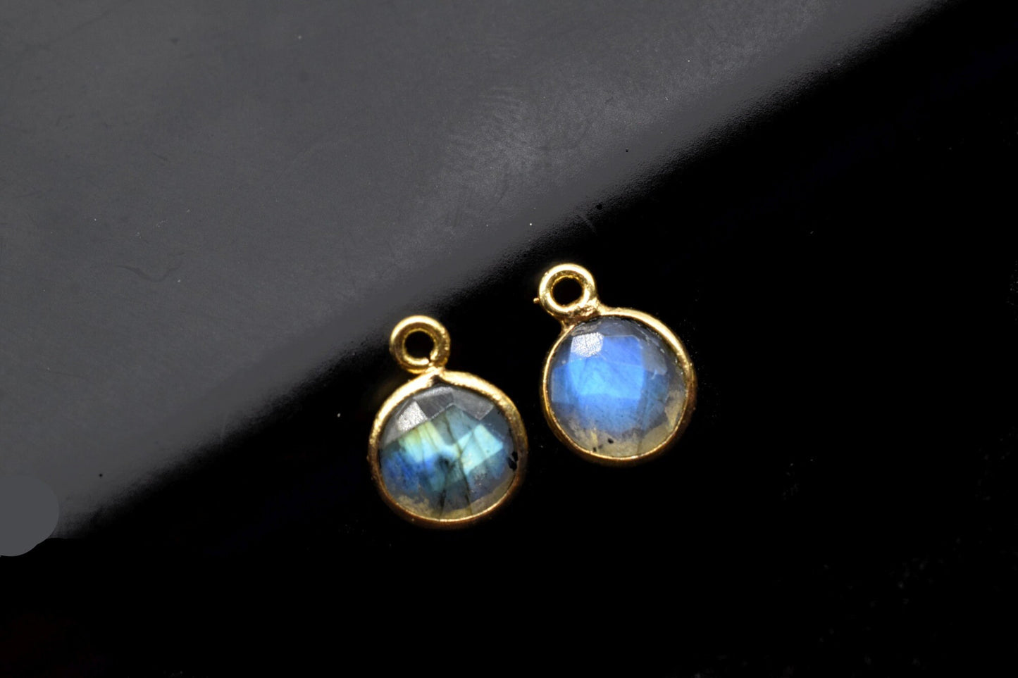 Labradorite 8mm charm,Labradorite Pendant,Labradorite Round Gold Plated bezel,Labradorite Vermeil Bezel,jewelry making charm,Brass connector