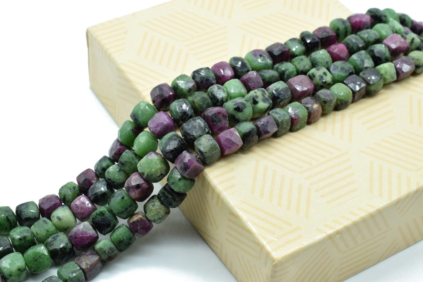Ruby Zoisite 7 to 8mm faceted Cube Beads,Ruby Zoisite Box Bead,Ruby Zoisite briolette,Ruby Zoisite Eye 3D Cube Box 8" strand,jewelry beads